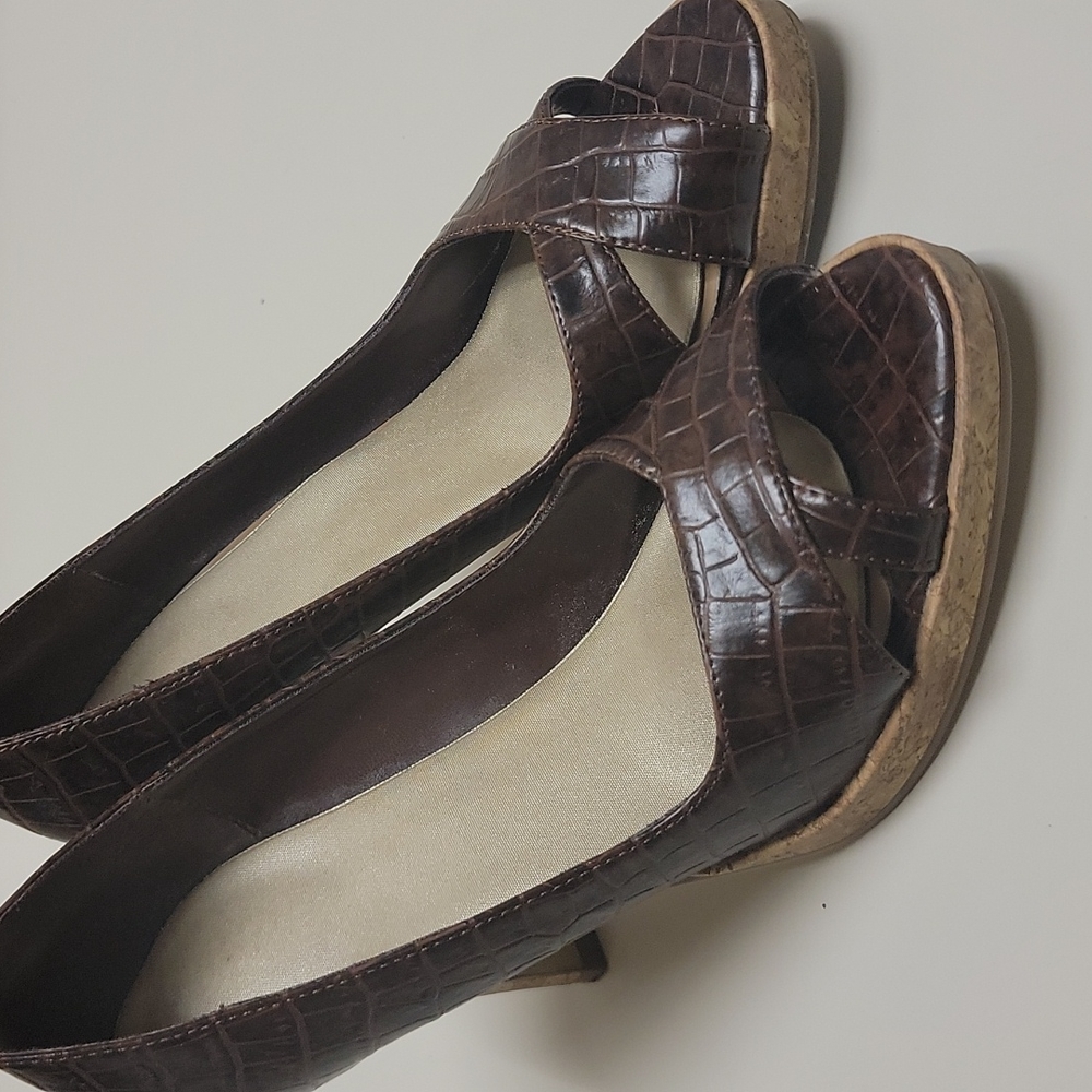 Fioni brown alligator heels